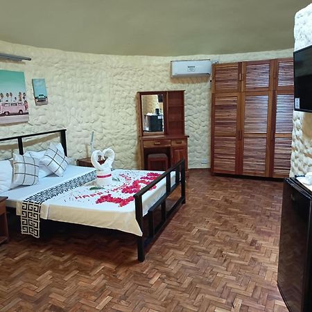 Midnite Inn Panglao Exterior foto
