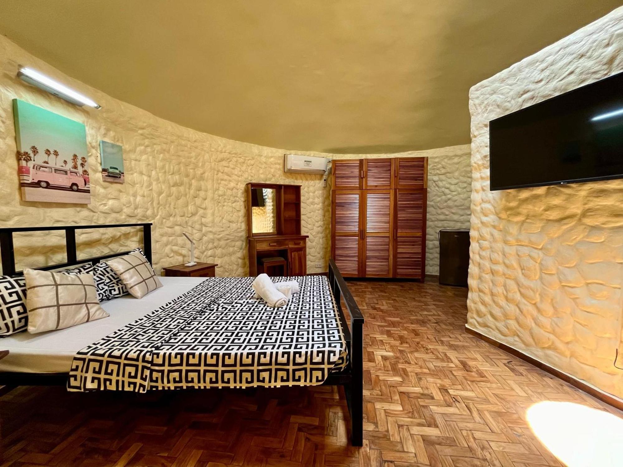Midnite Inn Panglao Exterior foto