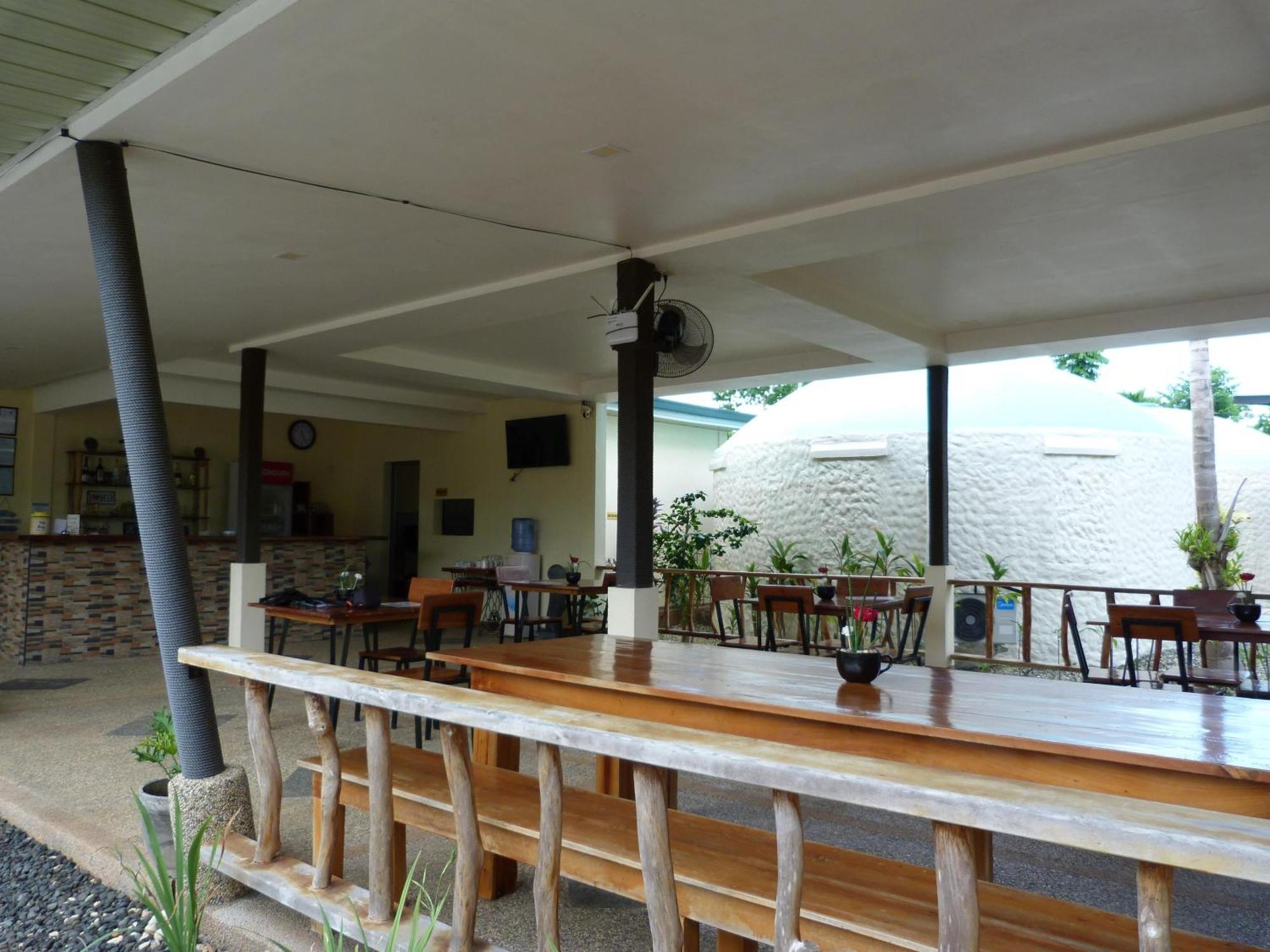 Midnite Inn Panglao Exterior foto